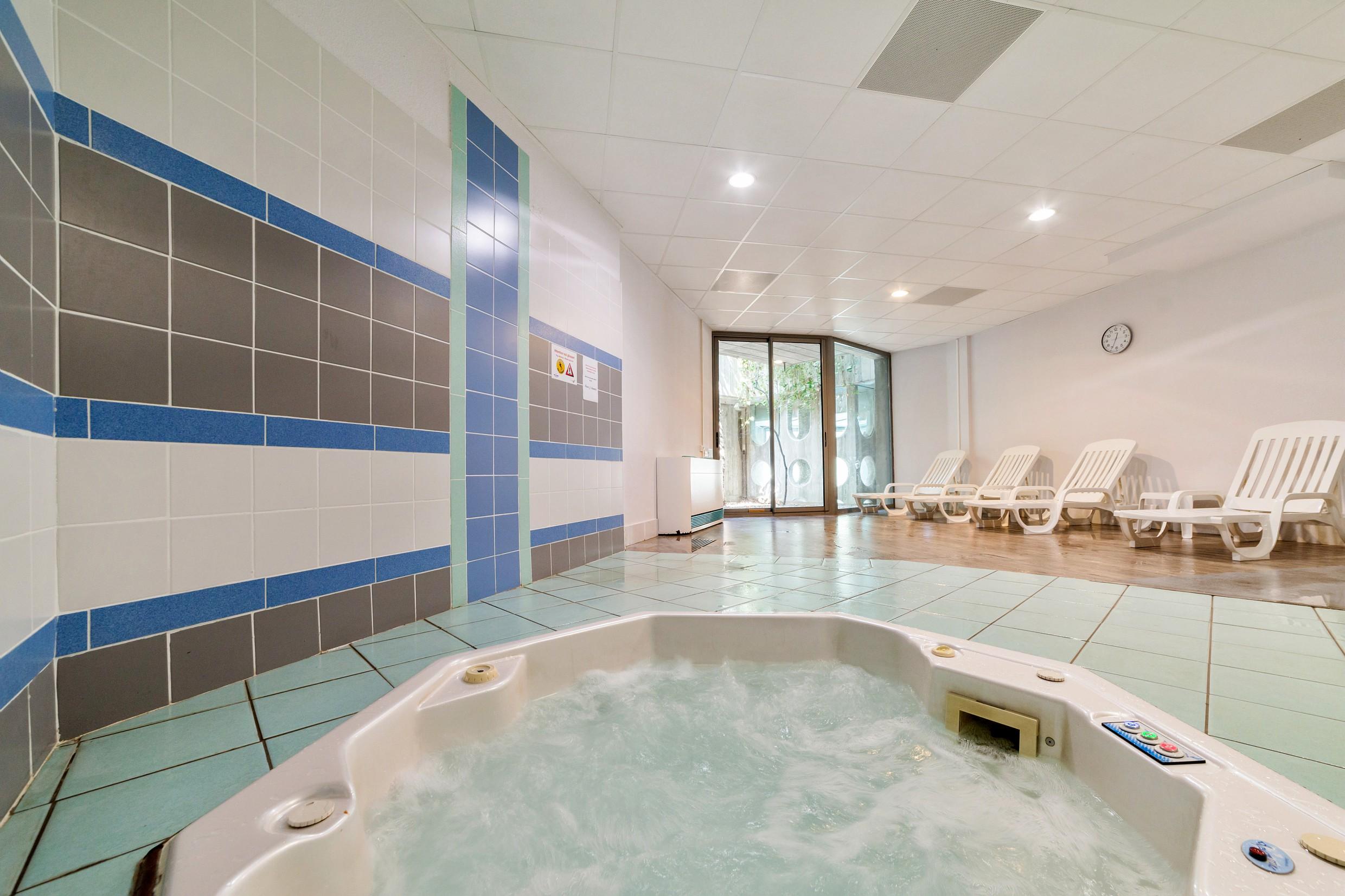 Sowell Hotels Ardeche Grospierres Exterior photo